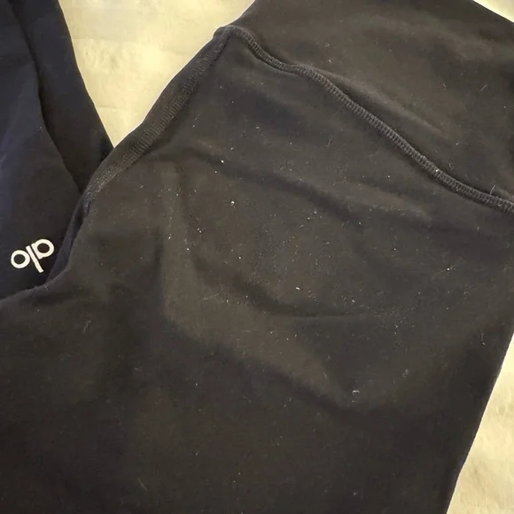 Alo Airlift Leggings - Picture 10 of 12